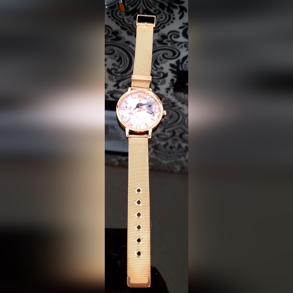 Hummingbird Rose Tone Mesh Strap Watch - Picture 2 of 4